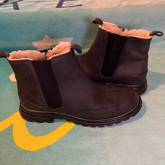 UGG Australia Sz-9 Women’s Leather Shearling  5459 Chelsea Boots Pre-owned. - Picture 6 of 6